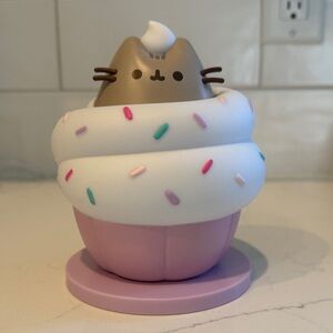 PUSHEEN BOX EXCLUSIVE!✨ PUSHEEN vinyl figurine of PUSHEEN in cupcake🧁🩶